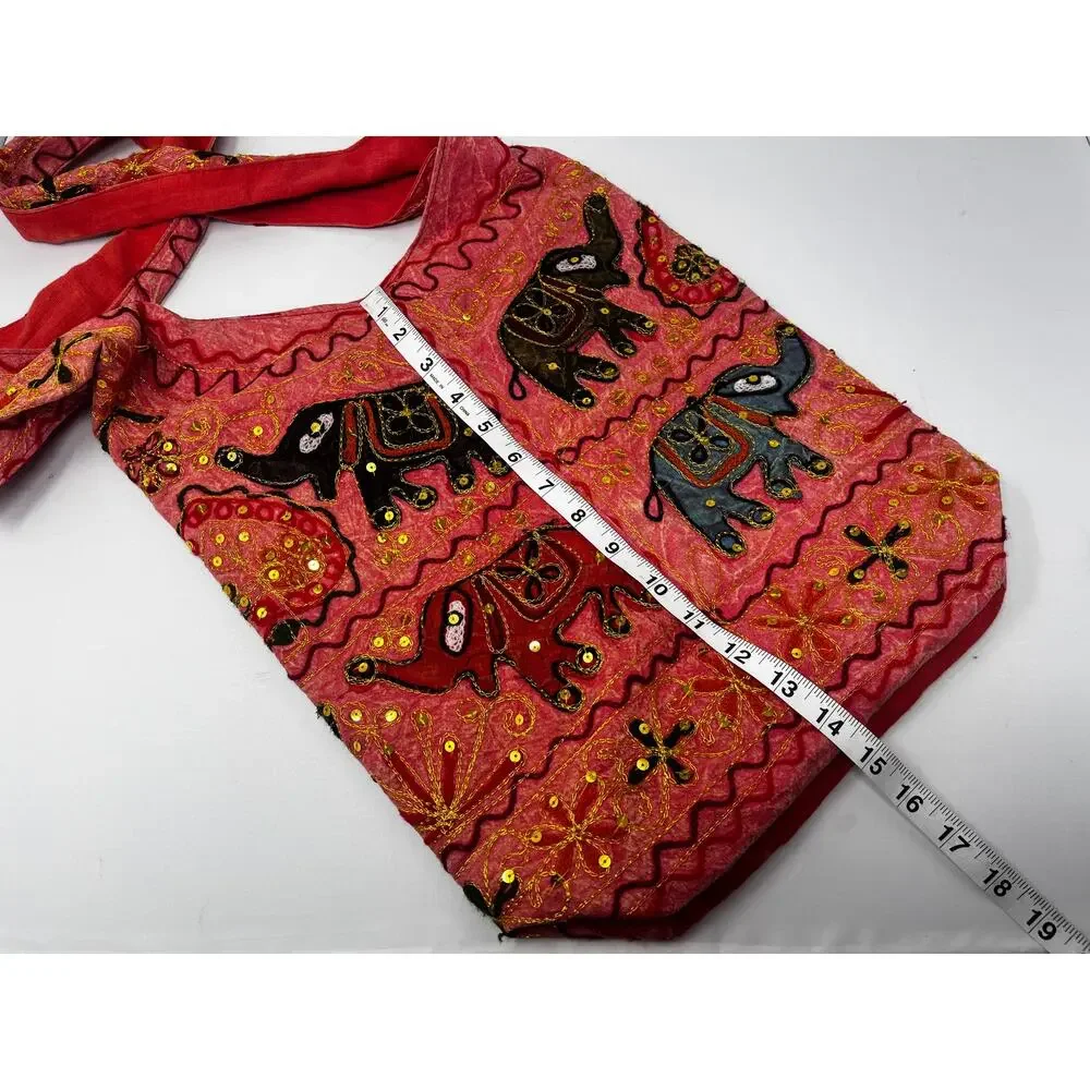 No brand Bohemian Elephant tote Pre-Owned with some stains in fair condition